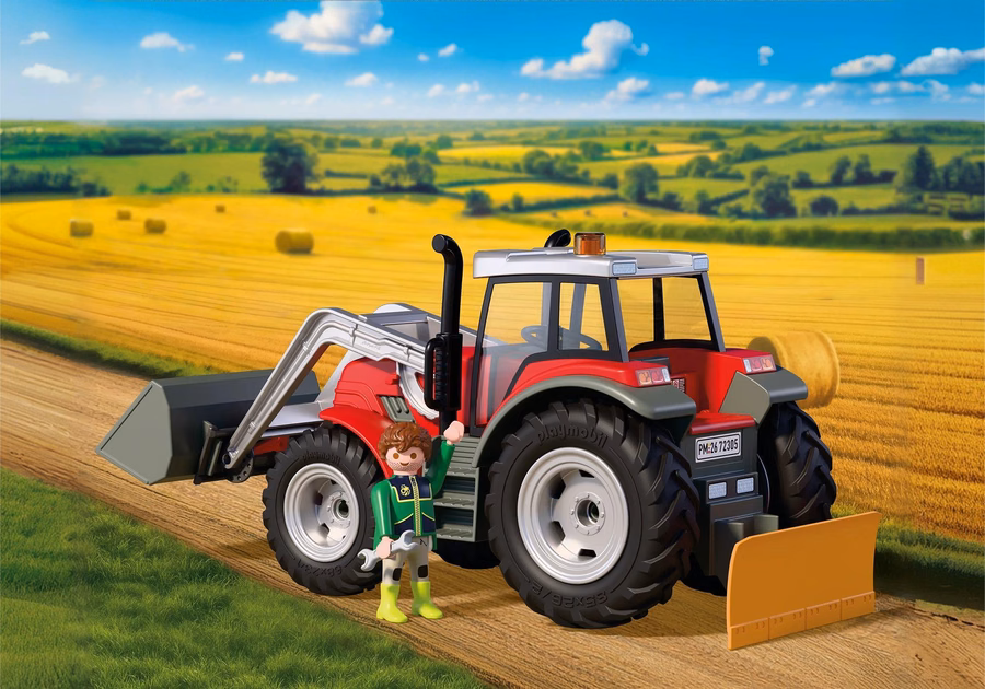 Großer Traktor mit Heuballen